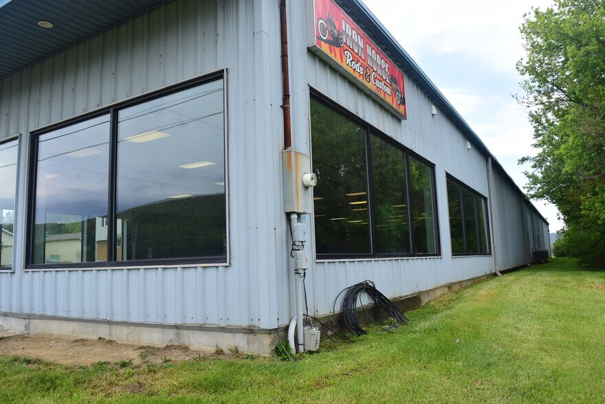 More Photos Of 2013 General Potter Hwy, Centre Hall Showroom For Sale