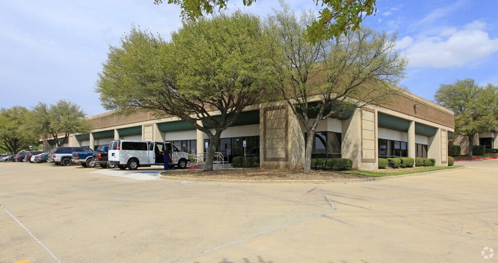 More Photos Of 2621 Ridgepoint Dr, Austin Light Distribution For Lease