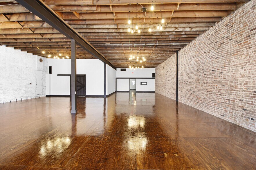 More Photos Of 111 Water St, Horse Cave Storefront For Sale