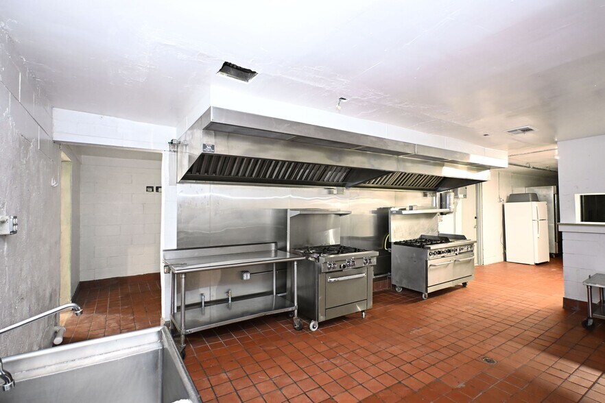 More Photos Of S 2162 S WW White Rd, San Antonio Restaurant For Sale