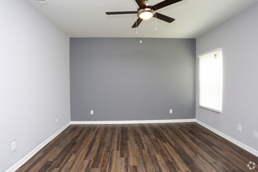 More Photos Of 2604 Avenue K, Bay City Apartments For Sale