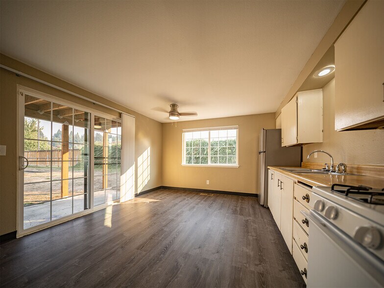 More Photos Of 125 Gateway Blvd, Cottage Grove Apartments For Sale