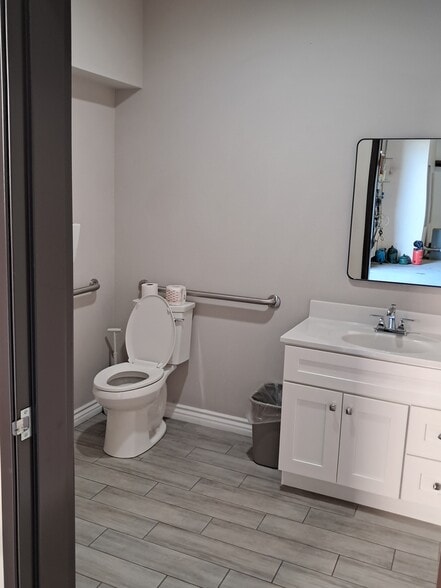 More Photos Of 17802-17810 S Main St, Gardena Manufacturing For Lease