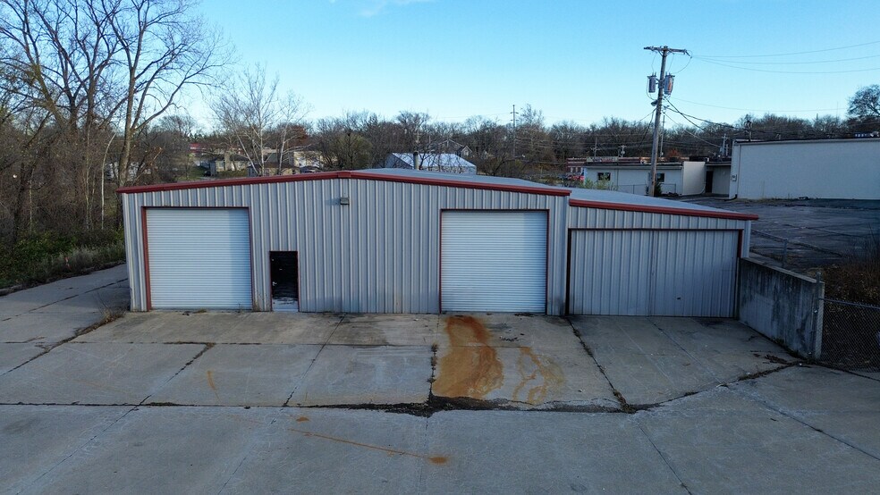 More Photos Of 8132-8136 Leavenworth Rd, Kansas City Warehouse For Lease