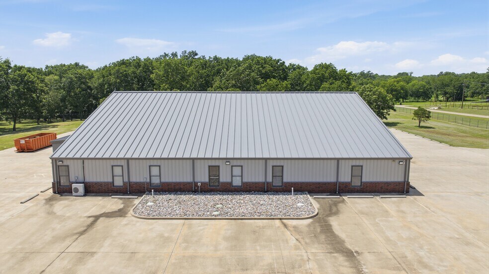 More Photos Of 370690 E Old Highway 64, Cleveland Office For Sale