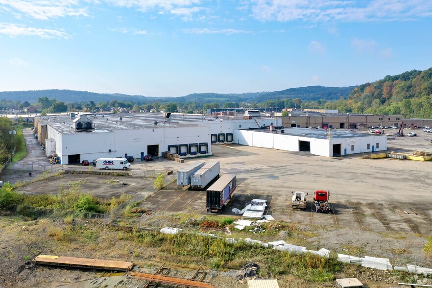 Primary Photo Of 719 W New Castle St, Zelienople Unknown For Lease