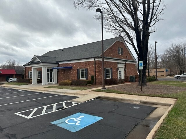 More Photos Of 231 W Kings Hwy, Eden Office For Lease