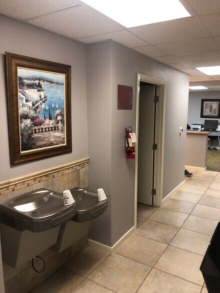 More Photos Of 493 S Seguin Ave, New Braunfels Medical For Lease