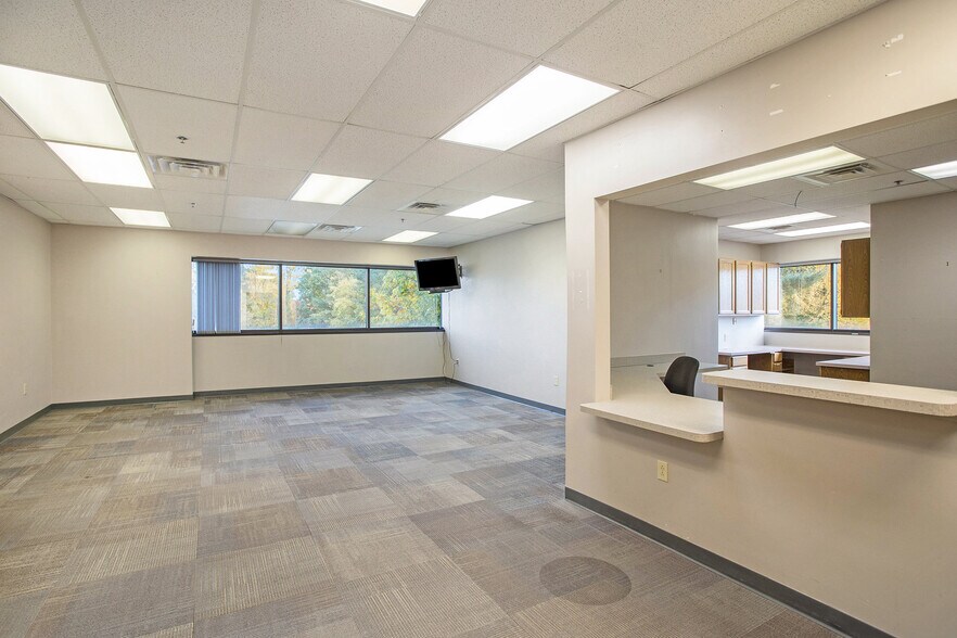 More Photos Of 2845 Capital Ave SW, Battle Creek Medical For Lease