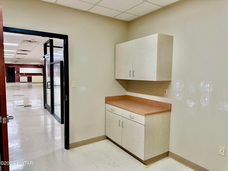 More Photos Of 2214 Osborne St, Humboldt Medical For Sale