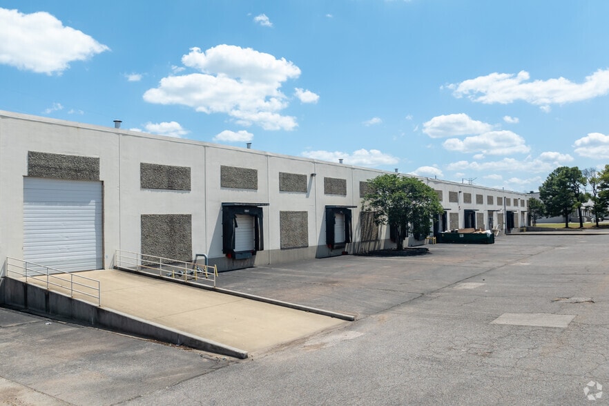 More Photos Of 4286-4362 Delp St, Memphis Warehouse For Lease