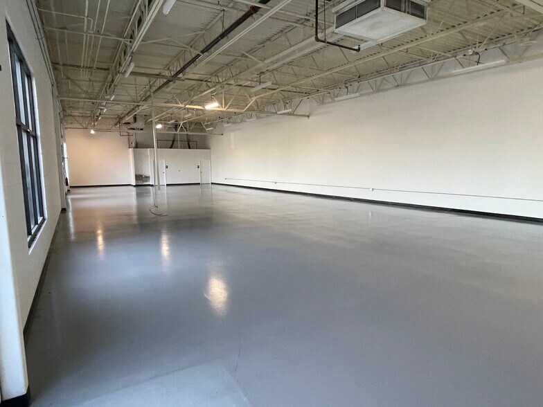 More Photos Of 6914 Eastman Ave, Midland Freestanding For Lease