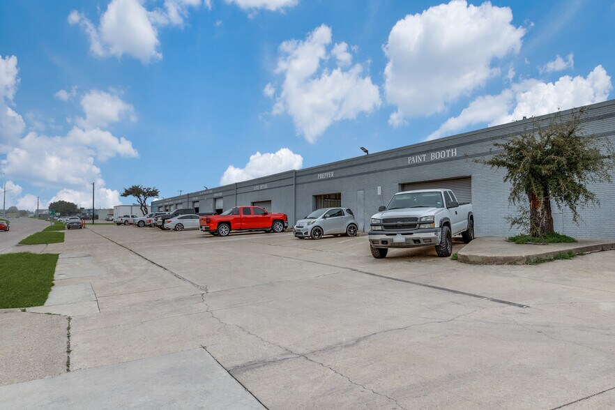 More Photos Of 421 E Walnut St, Garland Warehouse For Sale