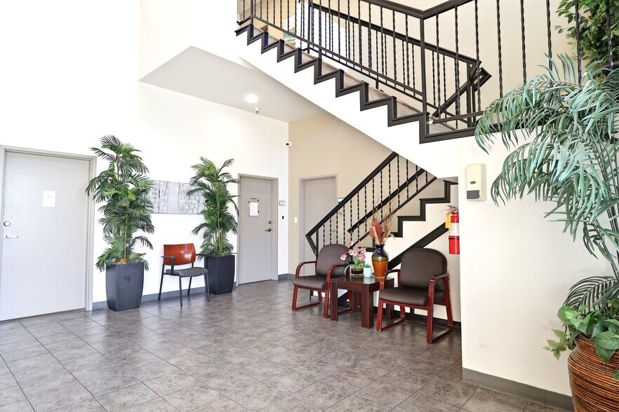 More Photos Of 15490 Civic Dr, Victorville Office For Sale