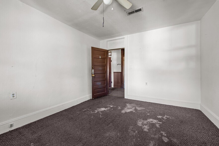 More Photos Of 421 Vine St, Eden Hotel For Sale