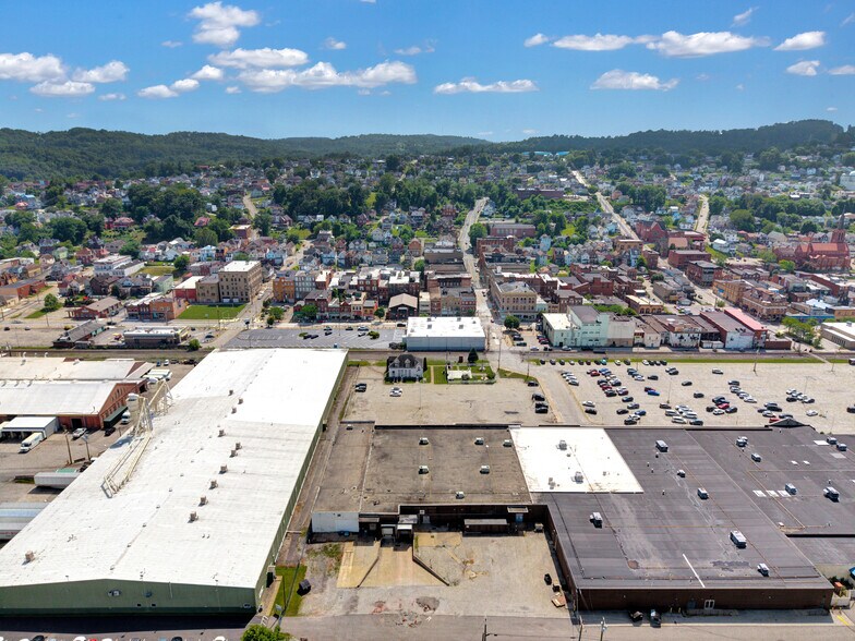 More Photos Of 100 Chamber Plz, Charleroi Supermarket For Lease