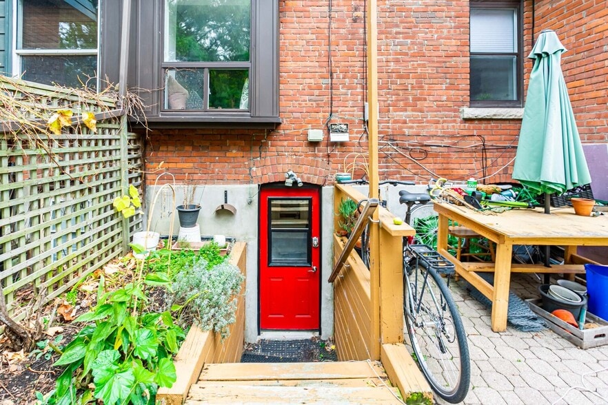 More Photos Of 164 Sunnyside Av, Toronto Multifamily For Sale