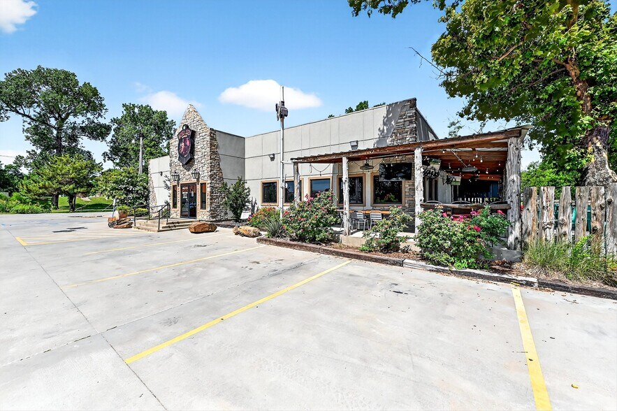 More Photos Of 301 N 1st St, Madill Restaurant For Sale