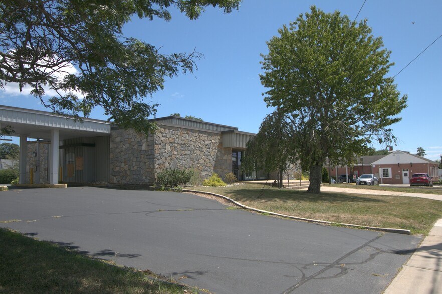 More Photos Of 43 Pennsylvania Ave, Niantic Bank For Lease