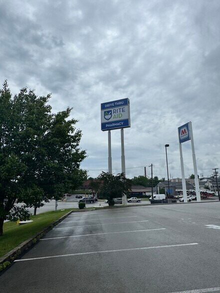 More Photos Of 1396 W Chestnut St, Washington Drugstore For Lease