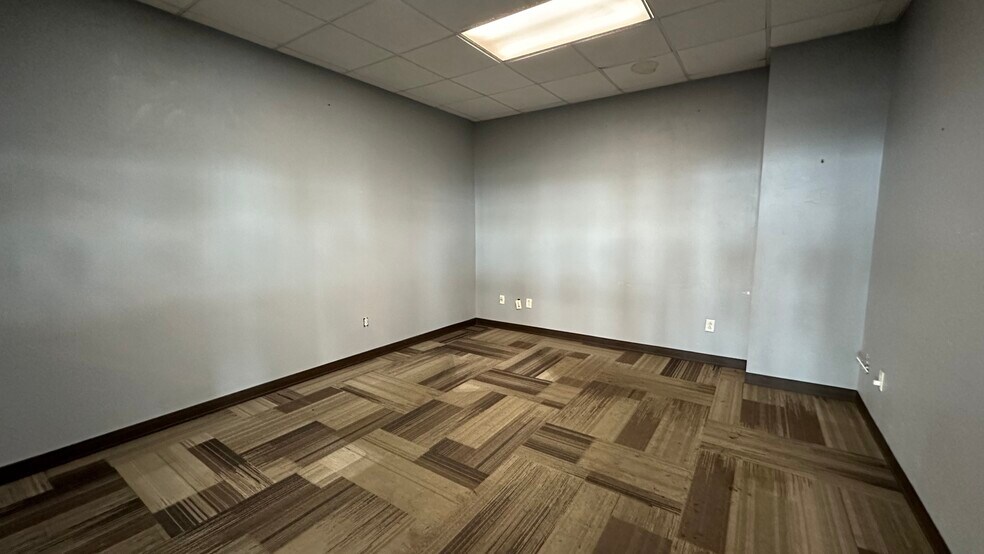 More Photos Of 2401 1/2 Empire, Bloomington General Retail For Sale