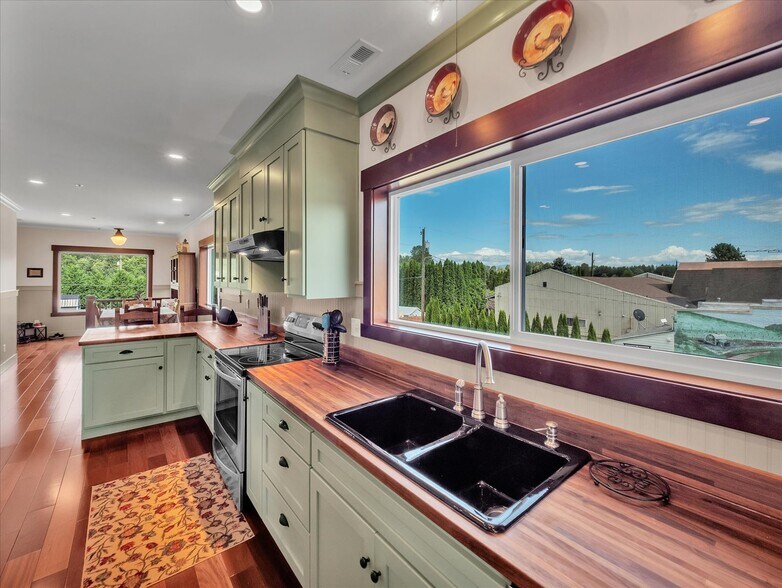 More Photos Of 1421 Pioneer Hwy, Stanwood Restaurant For Sale