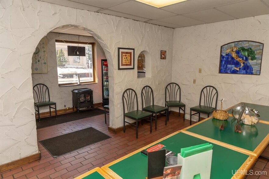 More Photos Of 824 N 3rd St, Marquette Specialty For Sale