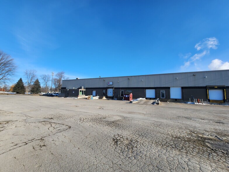 More Photos Of 645 St Du Père-Daniel, Trois-Rivières Warehouse For Lease