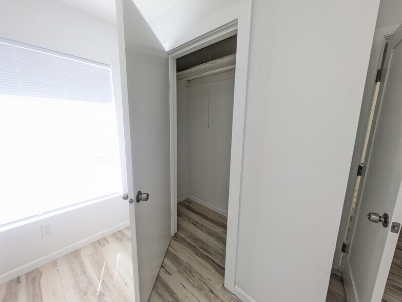 More Photos Of 194 S 24th St, San Jose Showroom For Sale