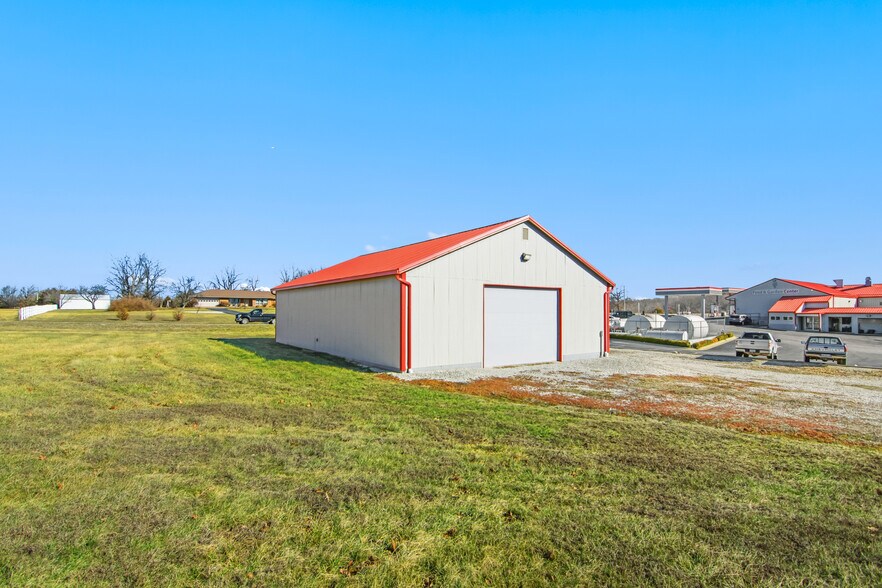 More Photos Of 7 Honey Springs Loop, Brumley Service Station For Sale