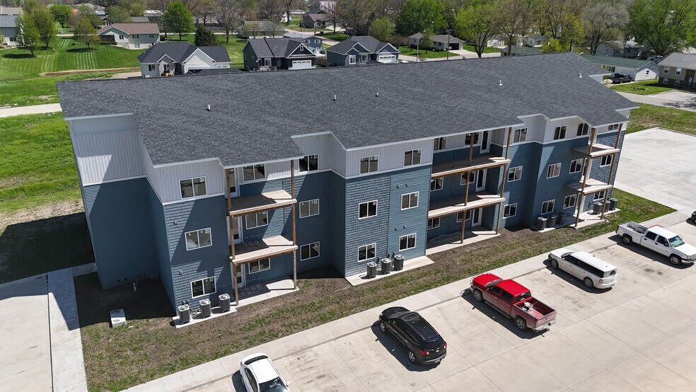 More Photos Of 1833 Curtis Ave, Chariton Apartments For Sale