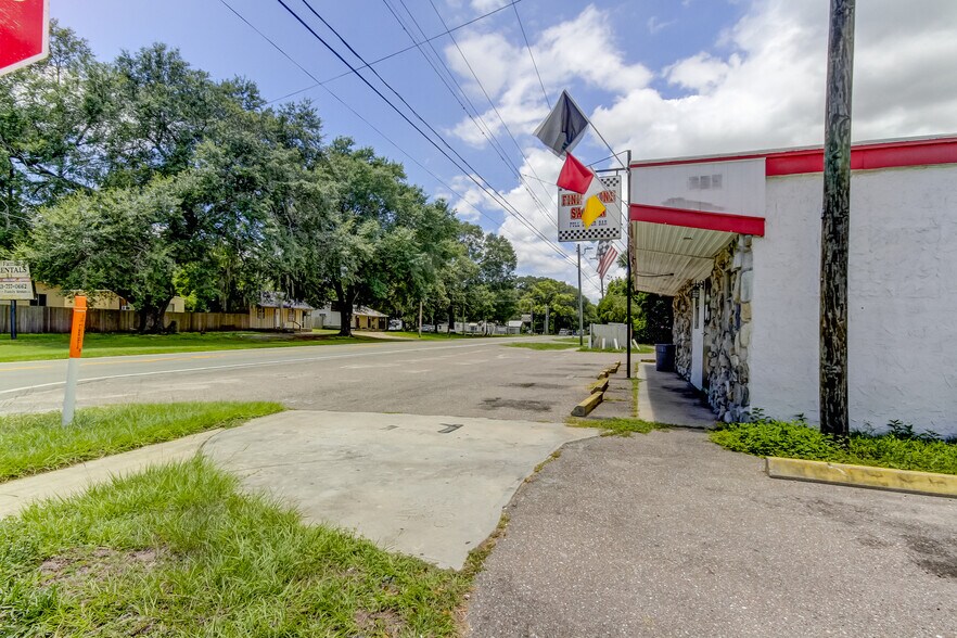 More Photos Of 5402 W US Highway 92, Plant City Bar For Sale