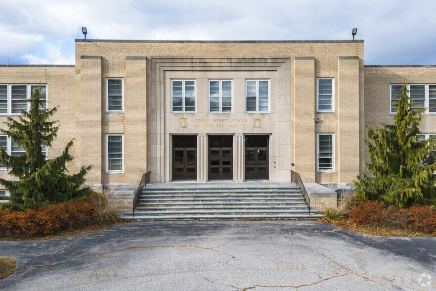 More Photos Of 399 Bishops Hwy, Kingston Schools For Sale