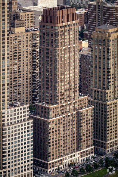 Primary Photo Of 180-194 Riverside Blvd, New York Apartments For Lease