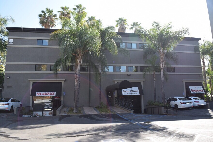 More Photos Of 405 S State College Blvd, Brea Storefront Retail Office For Lease