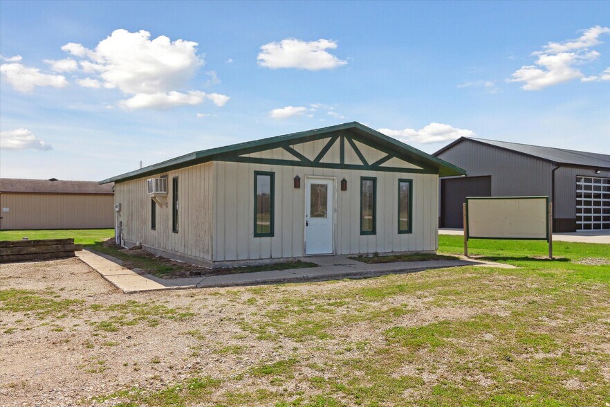 More Photos Of 1395 W Monroe Rd, Saint Louis Office For Sale