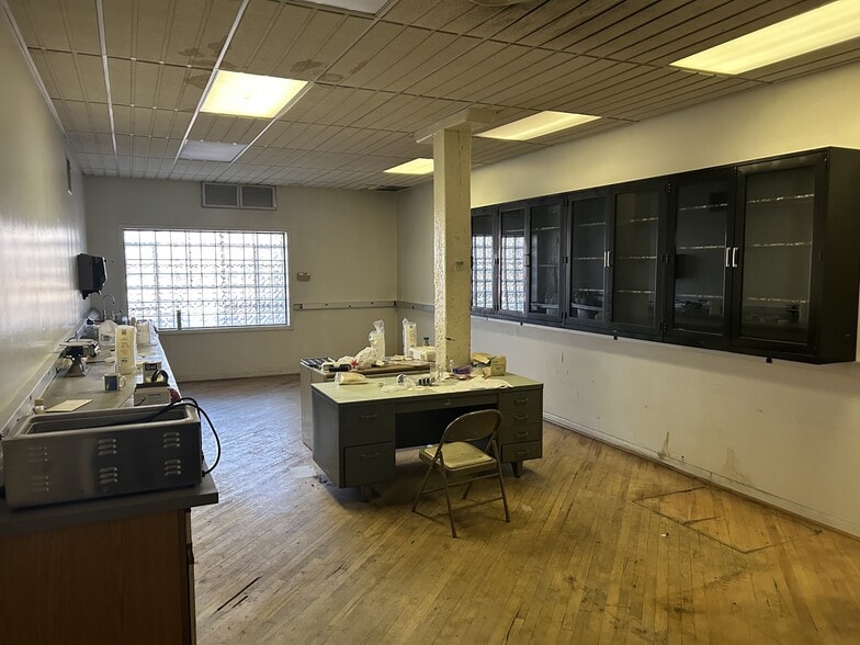 More Photos Of 901-909 S Carey St, Baltimore Warehouse For Sale