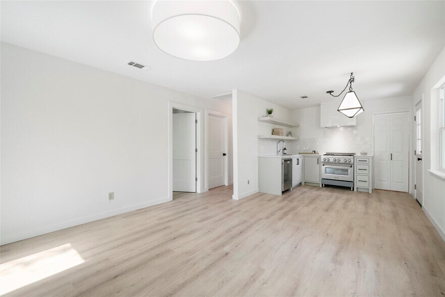 More Photos Of 2303 Leffingwell St, Houston Specialty For Sale