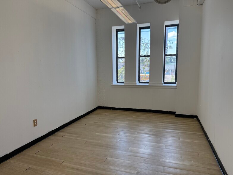 More Photos Of 70 Outwater Ln, Garfield Manufacturing For Lease