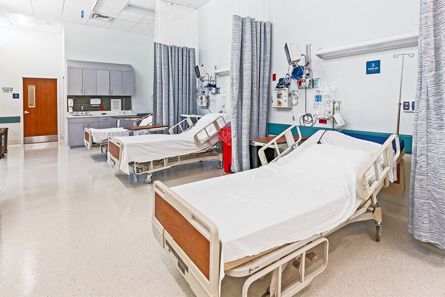 More Photos Of 1330 S Missouri Ave, Clearwater Medical For Sale