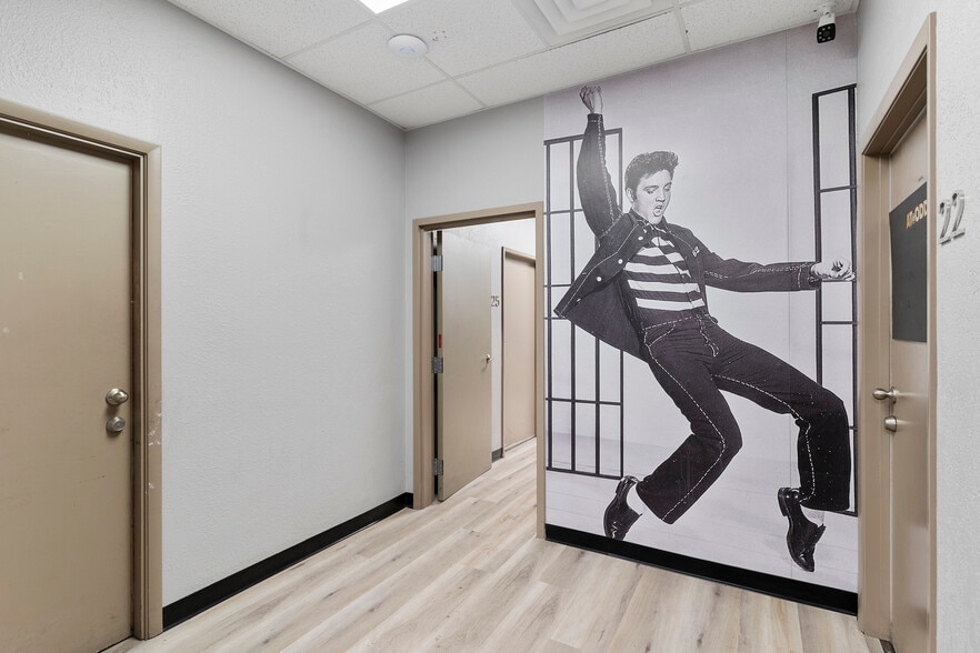 More Photos Of 1120 Almond Tree Ln, Las Vegas Loft Creative Space For Sale