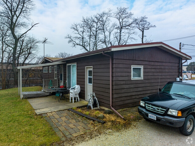 More Photos Of 2411 Warrenville Rd, Downers Grove Service For Sale