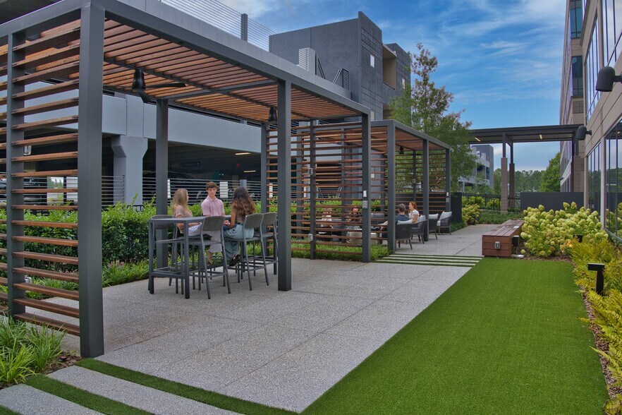 More Photos Of 6303 Barfield Rd, Atlanta Office For Lease