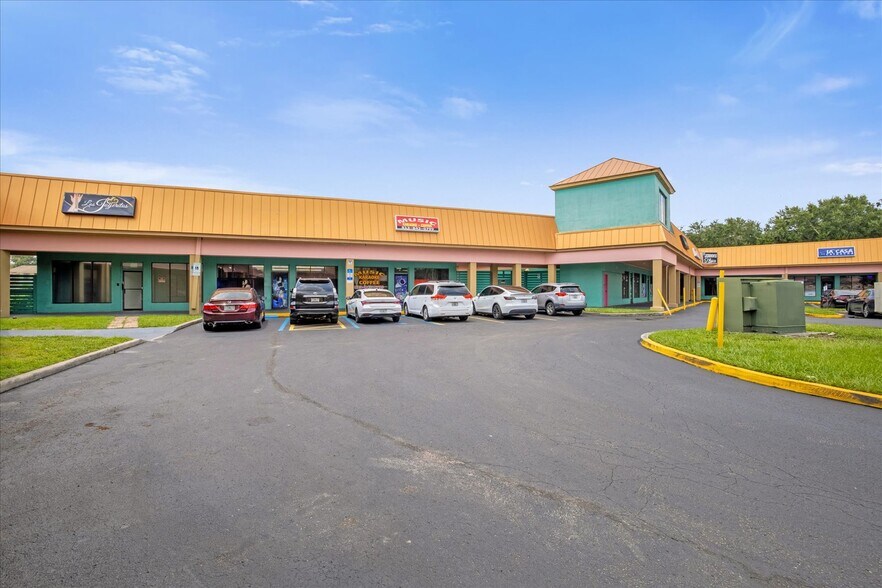 More Photos Of 8502 N Armenia Ave, Tampa General Retail For Sale