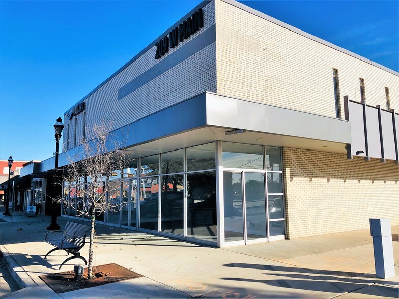 More Photos Of 209 W Main St, Grand Prairie Storefront Retail Office For Lease