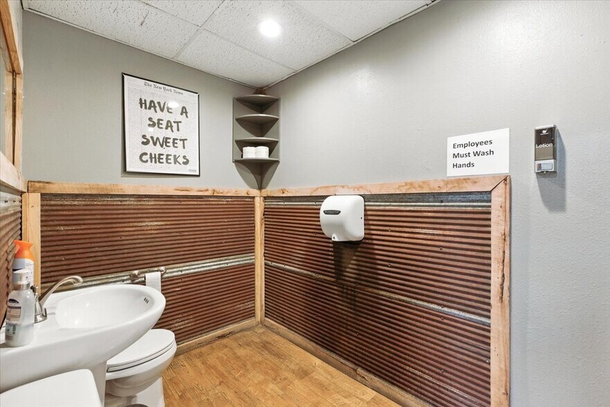 More Photos Of 501-503 Iowa Ave, Essex Storefront Retail Residential For Sale