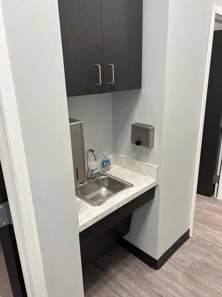 More Photos Of 938 Cypress Village Blvd, Sun City Center Medical For Lease
