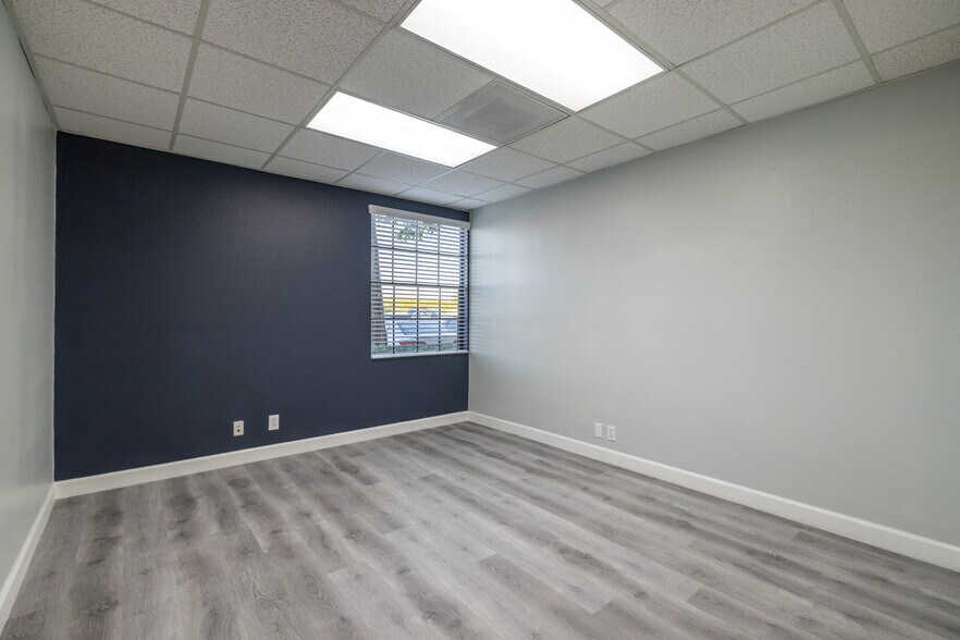 More Photos Of 2900 Bristol St, Costa Mesa Office For Sale