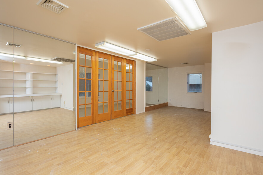 More Photos Of 62 Glen Cove Rd, Roslyn Heights Storefront Retail Office For Lease