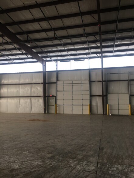 More Photos Of 206 Vista Blvd, Asheville Warehouse For Lease